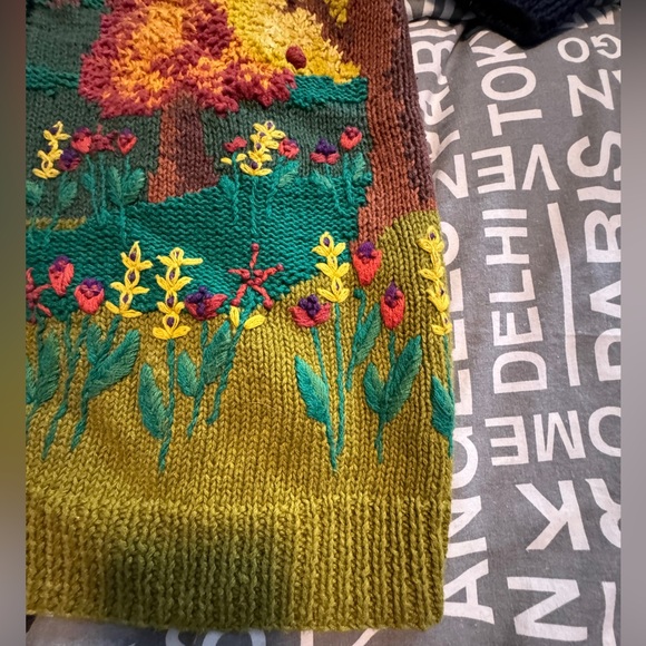 Woman’s gently worn vintage “Fall” themed cardigan hand knitted - Picture 11 of 16